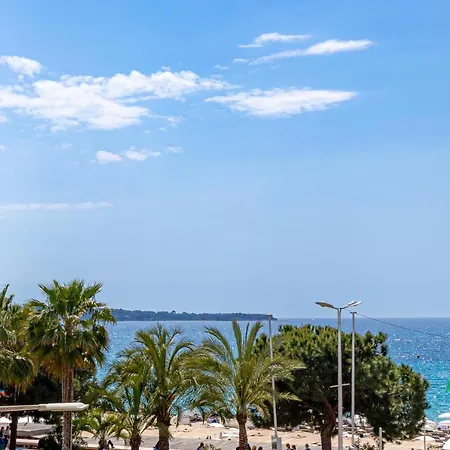 Two Bedroom Flat Steps Away From Croisette * Cannes