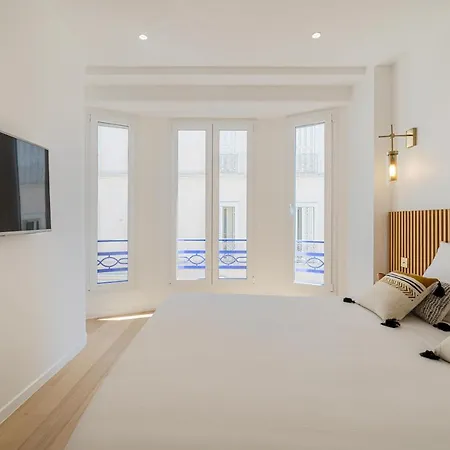 Two Bedroom Flat Steps Away From Croisette