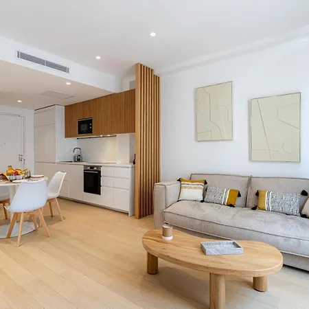 Two Bedroom Flat Steps Away From Croisette *