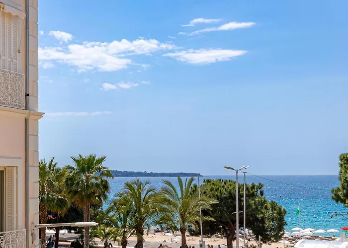 Two Bedroom Flat Steps Away From Croisette * Cannes