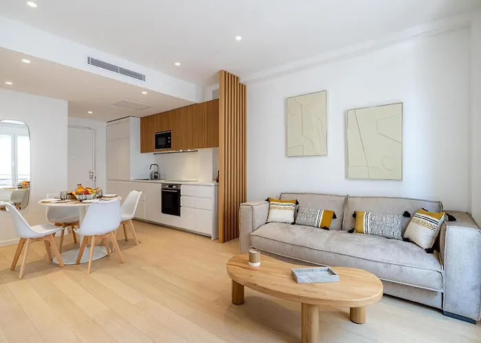 Two Bedroom Flat Steps Away From Croisette *